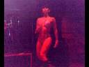 Chica sexy bailando en disco.mp4