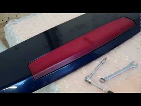 How to replace the tailgate spoiler brake lamp on the Range Rover L322 / MK III