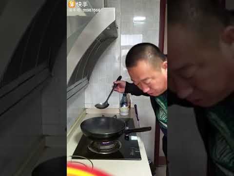 Yanda yake saduwa da matarsa