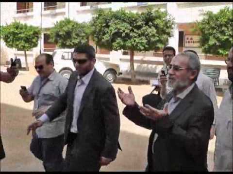 المرشد يدلي بصوتة وسط حشد اعلامي كبير