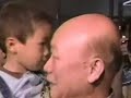 1995年6月21日、羽田発函館行きのボーイング747SRが53歳の男に「サリンを持っている」と脅迫され乗っ取られた。翌日明け方、警視庁の特殊急襲部隊（SAT）が機内に突入し解決した。犯人は当時強制捜査を受けていたオウム真理教の信者を名乗っており、逮捕されたオウム真理教幹部の解放が動機と思われたが、実際には無関係の便乗犯であることが判明した。乗客の中には3泊4日で北海道旅行を予定していたオートレーサーの田島敏徳さん家族が巻き込まれたが一家全員無事だった。
