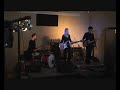 l'enfance rouge, conegut abans com fran�ois r. cambuzat et les enfants rouges i format per fran�ois r. cambuzat (veu i guitarres), chiara locardi (baix i veu) i jacopo andreini (bateria i metalls), �s un grup francoitali� sense fronteres, ni geogr�fiques ni art�stiques. sense cap mena de direcci� musical per� amb un profund inter�s per keiji haino, wadih el safi, la m�sica cl�ssica contempor�nia i les can�ons de la guerra civil espanyola. tota una visi� de 360�. regularment fan gires per tot europa, on sempre sorprenen les can�ons, salvatges, a mig cam� entre la malenconia i la r�bia violenta... la seva paraula �s llibertat.