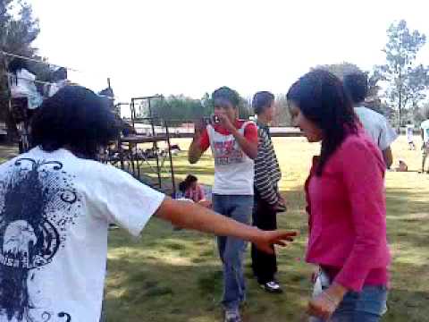 pelea abarrotera iza i ari.MP4
