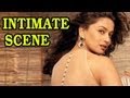 Madhuri Dixit's hot INTIMATE scenes in Dedh Ishqiya! Madhuri Dixit's hot INTIMATE scenes in Dedh Ishqiya!