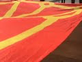 una marcha ciudadana ha secundado la convocatoria de la plataforma nafarroa bizirik! por el centro de pamplona. un nutrido cortejo de grupos de danzas, fanfarres, laialaris, navarros de todas las merindades, incluidas las de la costa, una nube de banderas navarras han caminado entre una representaci�n de la sociedad navarra en respuesta al llamamiento y como adhesi�n al manifiesto 