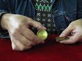 Truco de magia con monedas de plata y bronce