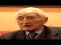 tribute to the legend. jimmy murray passed away on 23/1/07. this is a tribute to him taken from the rossies dvd 2006. it begins with a montague of shots from the 40's when he twice captained roscommon to all-ireland glory. followed by an interview with the great man recorded by ciaran mullooly and alan moran. ar dheis de go raibh a anam dilis. copyright reserved.