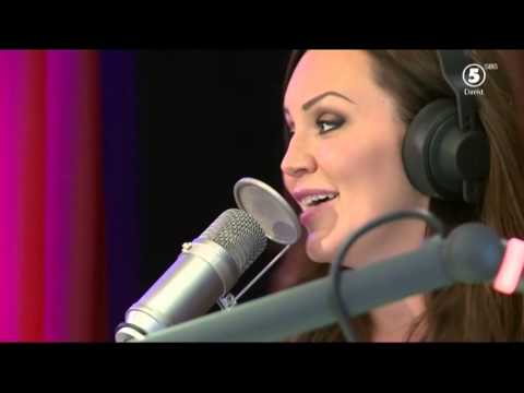 Fröberg - Niello kör sin nya singel Legenden uppbackad av enmanskören Izza. Radioplay: http://www.radioplay.se/#/nrj Facebook: https://www.facebook.com/NRJSweden YouTu...