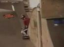 funny skater gets nutted. HUMILIATION!!!