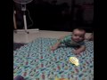 davi engatinhando