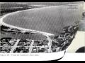 viaje conosco nesses 500 anos da hist�ria capixaba.

as caracter�sticas geogr�ficas exerceram grande influ�ncia no desenvolvimento urbano da cidade de vit�ria. em princ�pios deste s�culo, espremida entre o mar e as eleva��es, a malha urbana caracterizou-se como uma faixa estreita e alongada, mais ou menos delimitada em seu comprimento pelo forte s�o jo�o e pela cidade de palha, hoje vila rubim. muitas casas comerciais davam para o mar sendo lambidas nos fundos por ele, e em sua extens�o podiam-se ver in�meros cais.

nessa �poca, com ruas tortuosas e estreitas, a cidade carecia de servi�os essenciais. os chafarizes e mananciais, cujas �guas para abastecerem precariamente as moradias e casas comerciais existentes precisavam ser transportadas �s custas da popula��o, eram escassos e limitados. a ilumina��o p�blica era bastante deficiente deixando a cidade quase �s escuras. em termos de instala��es sanit�rias e transporte coletivo eram tamb�m evidentes as car�ncias. os dejetos, recolhidos de casa em casa, eram levados em barricas e lan�ados ao mar. o transporte da popula��o constitu�a-se de bondes de tra��o animal sendo, portanto, bastante deficiente tamb�m.

edi��o e dire��o: f�bio piraj�
fotos: arquivos municipal e estadual, vit�ria futebol clube, allen morrison (colecionador), cristina marinato (arquiteta) em estudo sobre os aterros de vit�ria
pesquisa e texto: maria clara medeiros santos neves
m�sicas:
- aracy de almeida com fez bobagem de assis valente
- cansei de pedir com aracy de almeida de noel rosa e m�rio reis

acesse: www.locutor.info
tudo sobre a hist�ria do r�dio