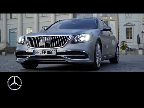 La tecnología Digital Light de Mercedes-Benz hace que las luces del automóvil hablen   