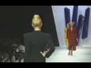 ESCULTURA DE RAFAEL BARRIOS EN UN DESFILE EN PARIS