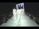 ESCULTURA DE RAFAEL BARRIOS EN UN DESFILE EN PARIS