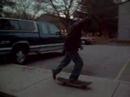 Skateboar roberto falls