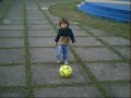 familia jogando futebol