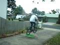 videos de Tom Membrey - BMX Bunny Hop Over Sk8 Board