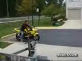 R-gis charge sa moto