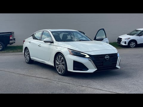 Used 2023 Pearl White Tricoat Nissan 2.5 SL image 1