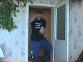 Wujek si? schowa?