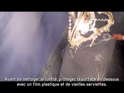 Des lustres et objets en cristal éclatants.