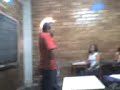 prof Fernando atendendo celular dentro da sala.3gp