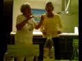 Jonna og farmor danser.wmv Jonna og farmor danser.wmv