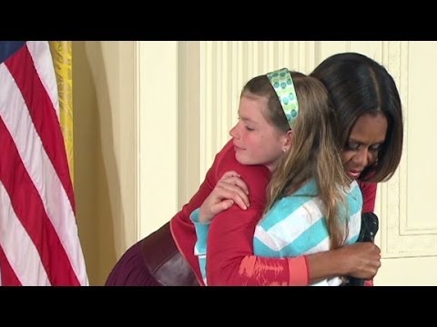 surprise - At the White House, a girl is chosen to ask a question of the first lady but gives her a special gift instead.