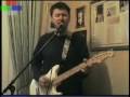 videos de Gareth plays 'Eminence Front' by The Who.