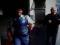 you tube. policial dançando parte( 3 )