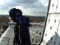 videos de DIke Pieten zoeken plekken om de slingers op te hangen