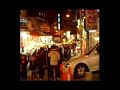 젊음과 개성이 팝콘처럼 톡톡 터지는 곳! '자유로움''새롭고 다양한 문화와 공간의 존재''개성 있고 공감가는 사람들과 건축물''자유롭게 표현하고 여유 있는 분위기' 발길이 닿는 곳마다 음악이 샘솟고 그 음률에 몸을 실은 젊은 청춘들의 몸짓과 개성 넘치는 패션 등 누구에게나 개방된 아량이 숨쉬는 곳, 그곳은 바로 홍대 지역을 평가하는 말들이다. 과연 홍대지역만이 지니는 자유와 일탈, 예술과 문화가 혼재하며 창작의 열기속에서 형형색색의 개성과 젊음이 용인되는 그곳은 어디서 시작되고 어떻게 만들어져 왔을까?  반면 젊은이들의 문화지구로 젊음, 음악, 예술, 공연의 거리라는 이미지로 묶어놓은 신촌, 지역의 제 기능을 수행하지 못하고 뚜렷한 대안 없이 방치되어 초라하고 문제점 투성이로서 지역개발과 문화구출 이라는 단어가 적합하다. 신촌과 홍대를 젊은이들의 문화지구로 서울시에서 지정한 장소마케팅의 이미지로 젊음, 음악, 예술, 공연의 거리, 대학가의 대표거리로 지정한 지역임에도 불구하고 피부로 느껴지는 현실적인 차이점이 대조적인데서 문제가 더 심각하다고 생각한다.  우선 제일 심각한 문제점으로는 서울 시민이라면 누구나 느껴봤을 건축물 및 도로 및 경관 이미지의 차이점이다. 제일먼저 눈에 들어오는 건축물의 노후로 이미지 실추를 비롯하여 난립한 상업용 건축물의 간판 및 건축물의 특성화 부족, 보행자도로 공간의 협소와 환경의 열악, 교통소통의 장애 및 가로환경의 불량, 자연환경속의 난개발로 경관의 훼손 등 시작적인 측면에서의 신촌은 그야말로 어떠한 개발과 발전 없이 계속 방치만 되고 있는 실정이다.  같은 맥락의 대학가인 홍대와 비교하면 주민들과 보행자들이 누릴 수 있는 권리의 침해가 상당하다고 판단된다. 특히 연세로는 보행도로가 협소하여 사람과 차량이 혼재하여 보행자의 안전이 위협되는 등 단순한 불편을 떠나서 위험한 실태를 공감할 수 있는 도로이다. 또한 주변지역과의 연계개발이 전혀 이루어지지 않는 상황으로서 지역주민과의 융화를 배려한 디자인적 접근이라던지 가로나 도로의 환경이 열악함은 물론이고 시민들이 자유롭게 활용할 수 있는 광장문화 라든지 공원의 상징성 또한 결여되 상권의 활성화 및 운영이 어렵다고 판단된다.  신촌과 연세로는 지역적으로 유리한 특색을 갖추고 있음에도 불구하고  테마공간이 전혀 이루어지지 않은 실정이며 21세기의 과제인 친환경적 공간 및 친수공간 역시 전혀 갖추어져 있지 않다. 공간과 여건은 충분하나 이를 받쳐줄 시설물과 개발이 이루어져 있지 않고 있다는 것은 어제 오늘 일이 아니라고 생각한다. 이에 대비하여 홍대지역을 떠올려보면 그 지역 자체가 가지고 있는 메리트는 그 어떤 문화상품과도 견줄만하다. 문화적 감수성이 풍부한 젊은 층과 다양한 예술관련 직종의 사람들을 부담 없이 만나고 소통할 수 있는 문화커뮤니티 공간으로서 이용하는 시민과의 조직적인 융합으로 문화단체와 결합하여 외부전문기관의 위원과 추진위원회 등을 구성하여 다양한 문화적인 시도를 멈추지 않고 있다.  또한 인적자원이 풍부한 공간을 이용하여 여러 가지 시너지 효과를 누리고 있다. 주5일제 근무로 인한 개인적인 여가활용을 하는 대중들이 많아 짐에 따라 여러 가지 문화산업과 관련한 산업들중 하나인 각종 캐릭터나 패션, 악세서리, 다양한 정보 등으로 많은 콘텐츠의 상업화가 활발하게 이루어지고 있다. 정부의 문화지구 조성정책과 더불어 걷고 싶은 거리 조성 등은  지역문화의 활성화 정책들이 뒷받침되어 그에 따른 가치가 풍부하고 지역경제 발전을 이루고 있어 신촌 및 연세로 지역개발의 표본으로 삼아 하루속히 발전시켜 나가야 함을 면밀하게 보여주고 있다. 신촌과 연세로 역시 그만의  대중들과 시민들에게 각인되어 질때까지 서울시와 해당구청은 물론이며 건물주 세입자, 시의원, 전문가 지역주민과 이용시민 고객 등 으로 추진협의체를 구성하여 집중적으로 개발 및 개선되어야 한다 이런 사항들과 견주어볼 때 신촌과 연세로는 경제적 가치나 물질만족을 위한 시장논리와 대량생산화된 문화로 젊은 이미지가 많이 퇴색되어 상징성과 안전성이 결여되있다. 도로나 건축물들을 하루빨리 개발 및 개선하여 신촌과 주변의 문화적 상업적인 손실을 막고 지역특성을 고려한 새로운 가능성을 제시하여 지역 활성화를 이루어지기를 바라는 의도가 잘 전달되어 집중적인 관심을 가져주었으면 한다.