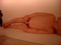\"a girl\" Ron Mueck (Centro Arte Contemporaneo, Malaga) \"a girl\" Ron Mueck (Centro Arte Contemporaneo, Malaga)
