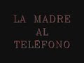 la madre al teléfono