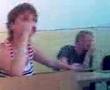 o fata face teoria chibritului cu un profesor