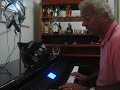 Aldir tocando piano em casa e lembrando de Tom, Vinicius e de você...