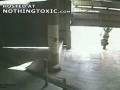 videos de Drives into garage door