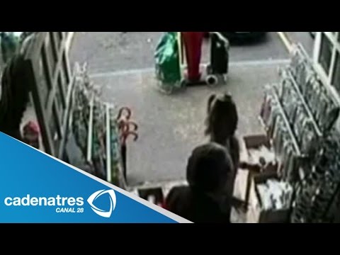 san - Video del asalto a Edith González y su esposo en San Jerónimo / Video of the assault to Edith Gonzalez and her husband in San Jerónimo 28 julio 2014 Se da a conocer el video del asalto...