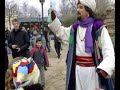 Vreemde oosterse efteling man probeerd van alles te verkopen