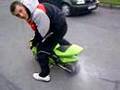 palenie gumy na mini ścigaczu (mini bike) :))))