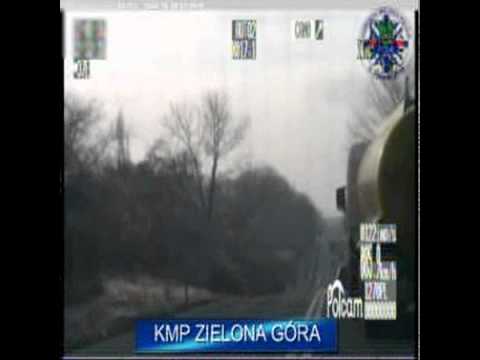 Ryzykowne manewry pirata drogowego Kierowca jadąc drogą nr 27 ze Świdnicy do Nowogrodu Bobrz., najpierw rozpędził się do 142 km na godzinę, a chwilę potem zaczął wyprzedzać cysternę na podwójnej ciągłej, na zakręcie. Potem taki sam manewr wykonał jadąc pod górkę. Dostał 1 tys. zł mandatu i