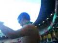 zutzi bailando sin camiseta
