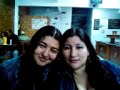 duas locas tentando tira fotos