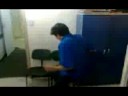 Marcelo dançandO tapa na Bundinha