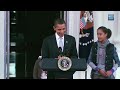 Obama pardons White House Turkey! Happy Thanksgiving everyone! http://bit.ly/6nPTbH