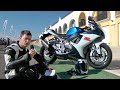 La Suzuki GSX-R 750 est une légende : 1ère sportive replica japonaise de l'histoire, elle reste aujourd'hui une moto très populaire, notamment par son atypique polyvalence dans une catégorie où l'extrème règne en maître. En outre, elle est aussi la seule 750 du genre, alors que les 600 et 1000 constituent l'essentiel du plateau. Mais que vaut le modèle 2011 de la GSX-R 750, est-il toujours dans le coup ? Voici notre premier test maison de la nouvelle Suzuki sur circuit, alors que vous pourrez lire l'essai complet sur www.moto-station.com