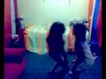 pamela y samantha bailando gasolina
