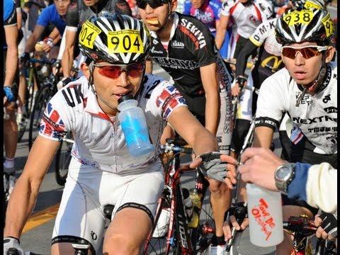おきなわ - 自転車競技の祭典「ツール・ド・おきなわ2012」最終日は25日、名護市21世紀の森体育館周辺を発着点に各種ロードレースなどが行われた。国際自転車競技連合(UCI)公...