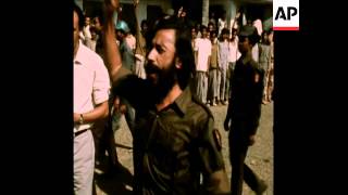 SYND 21-1-72 BANGLADESH GUERRILLA FIGHTERS GIVE UP