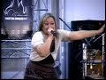 Cantora evang�lica Danielle Moura cantando Me Derramar